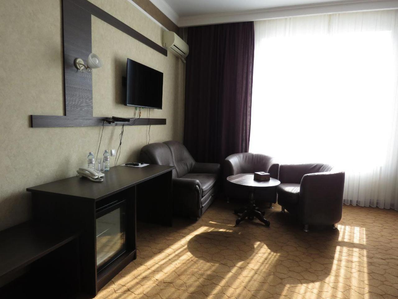 Pride Hotel Taraz Eksteriør billede