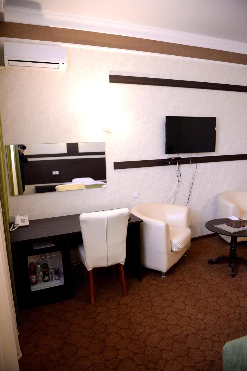 Pride Hotel Taraz Værelse billede